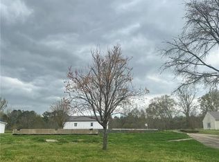 1090 Beau Rivage Dr, Madison, GA 30650