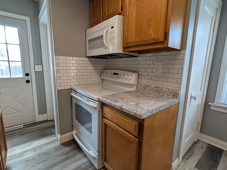404 S McClun St — Photo 4