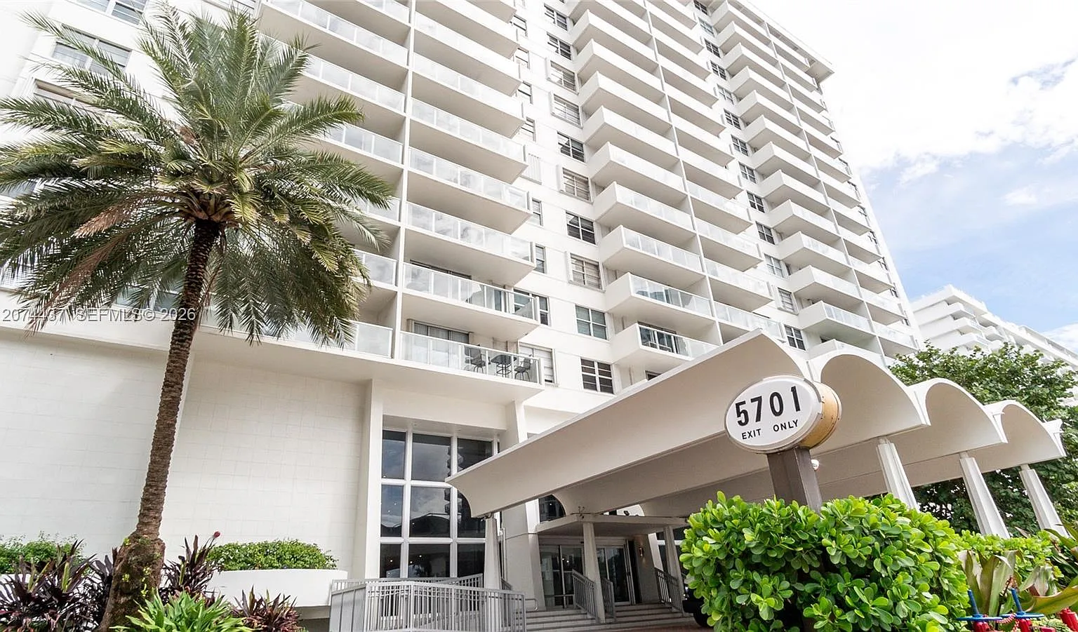 Arlen Beach Condo — Photo 1