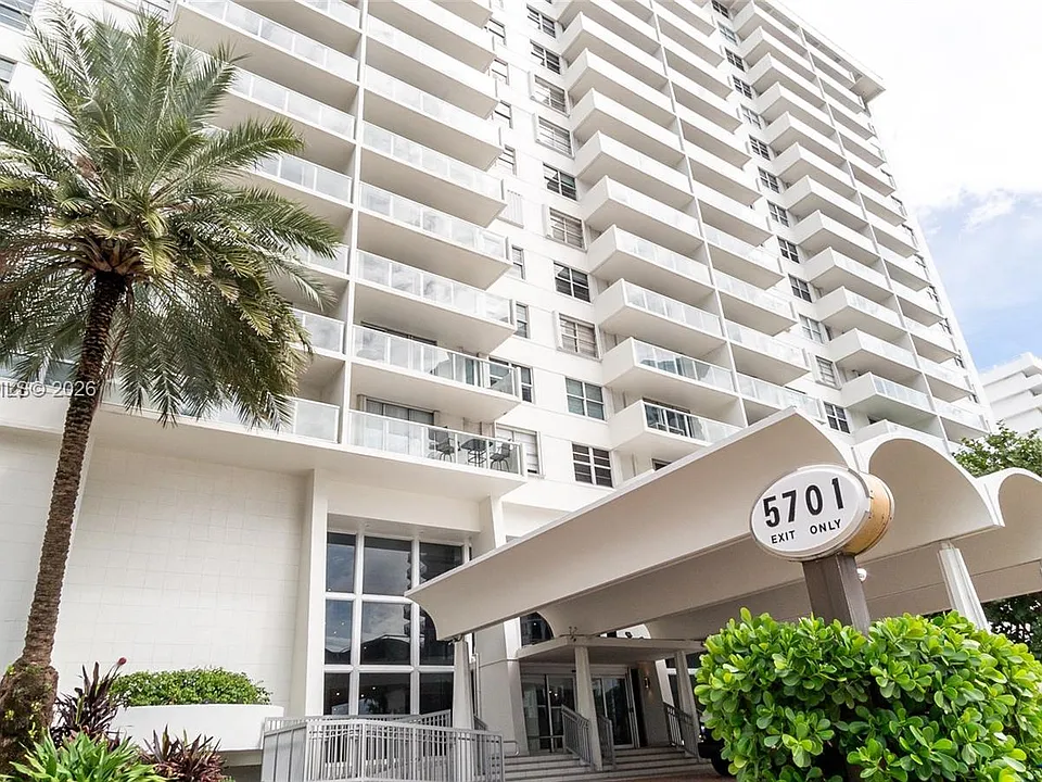 5701 Collins Ave #605