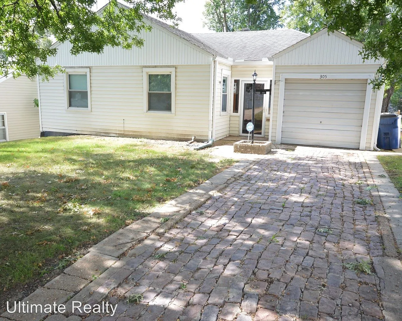 305 Superior Dr photo 1