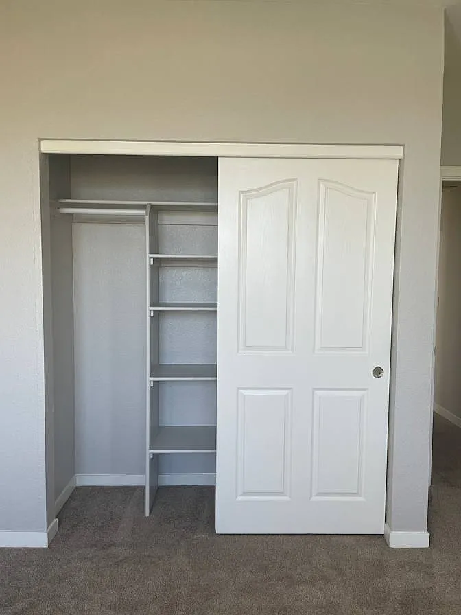 3 bed, 800 sqft, $1,225 — Photo 2