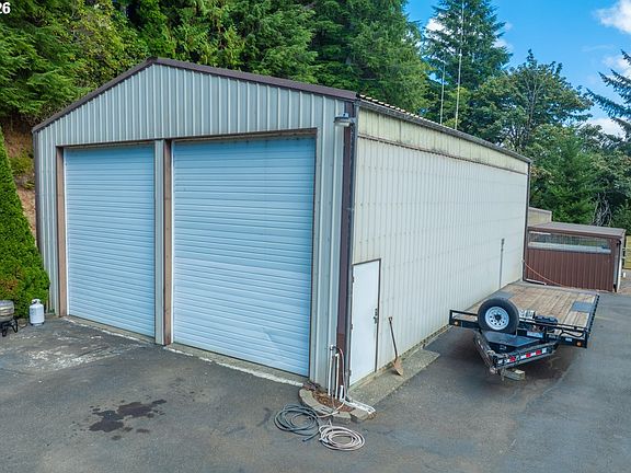 3rd image of 1124 Lower Smith River Rd