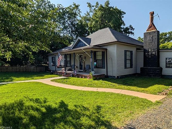 2nd image of 912 Overlook Ave