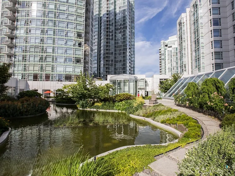 1111 Marinaside Cres #THN — Photo 31