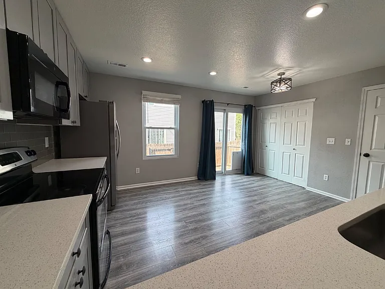 7874 S Kittredge Cir — Photo 6