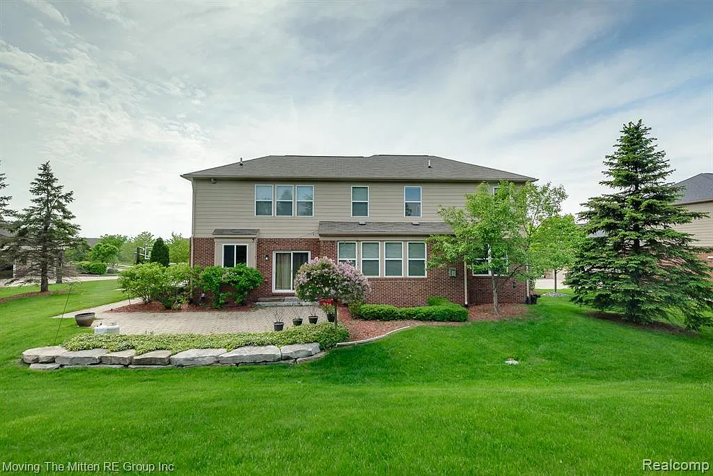 5 bed, 5.5 bath, 4854 sqft, $4,750 — Photo 3
