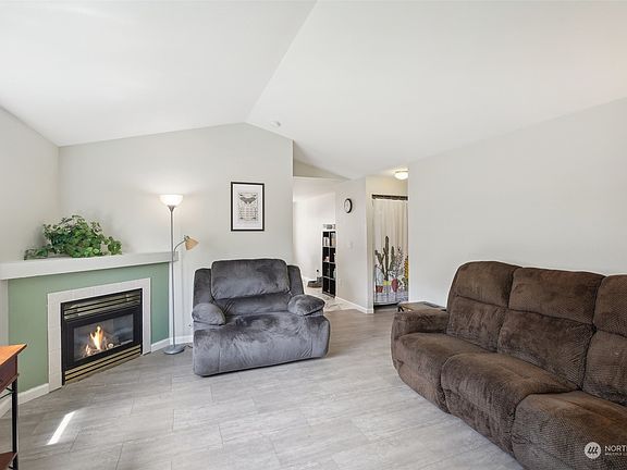 5th image of 10406 59th Drive NE