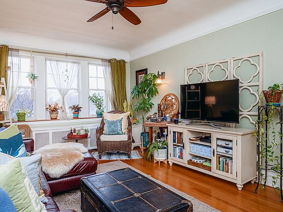 4th image of 836 S Maple Ave APT 21