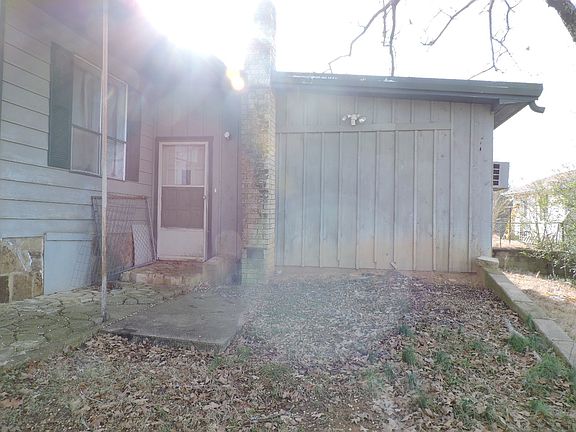 3rd image of 946 Elm St