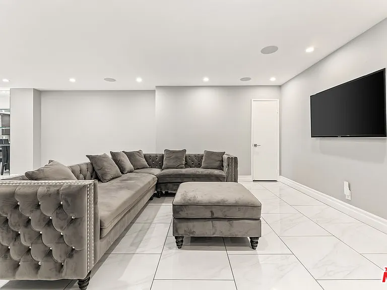 10747 Wilshire Blvd #1103 — Photo 7