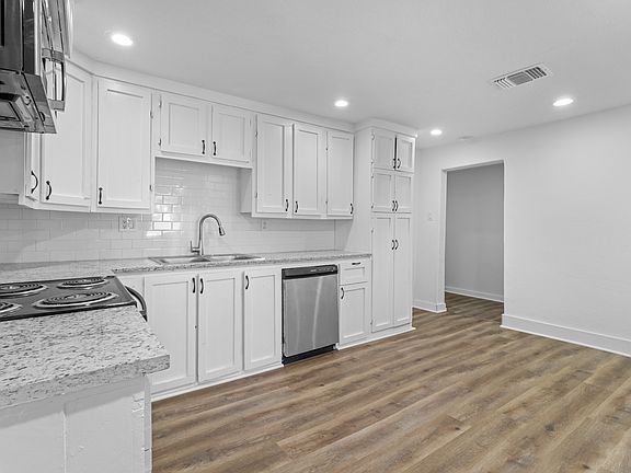 3rd image of 324 N Andrews Ave