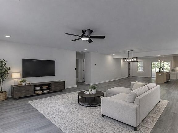 3rd image of 1423 Lynford Dr SW