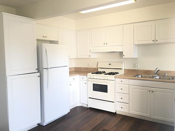 2nd image of 2015 Pomona Ave #B202
