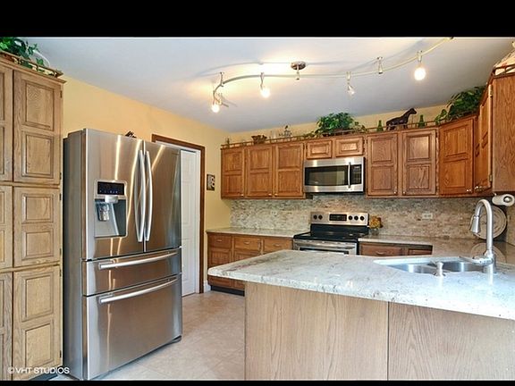 5th image of 51 E Country Club Ct