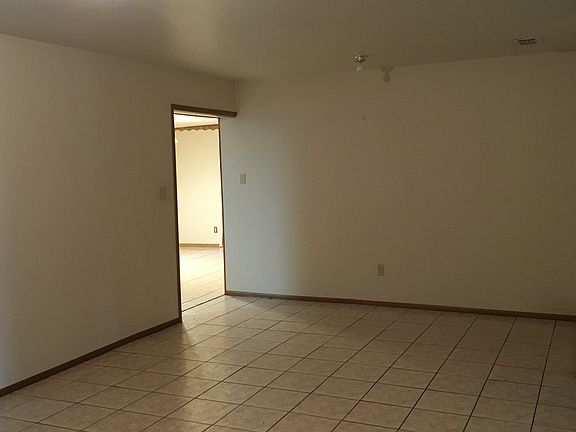 2nd image of 107 E Ciro Caceres