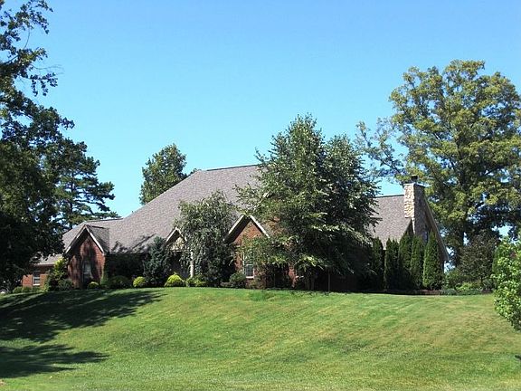 2nd image of 958 Holly Oaks Ln
