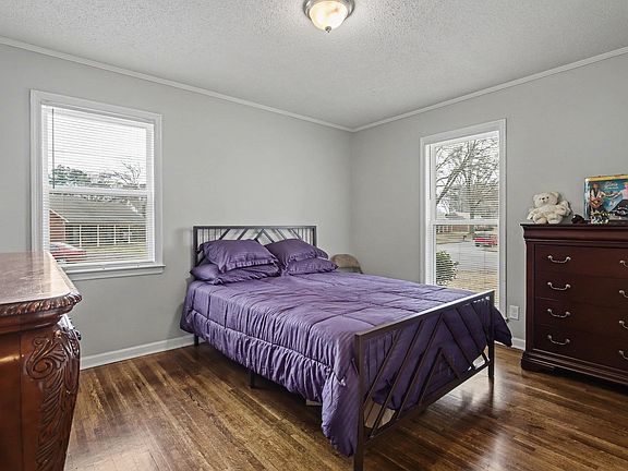 4th image of 3158 Estes St