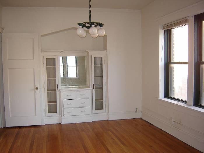 1st image of 810 N Oakley Blvd