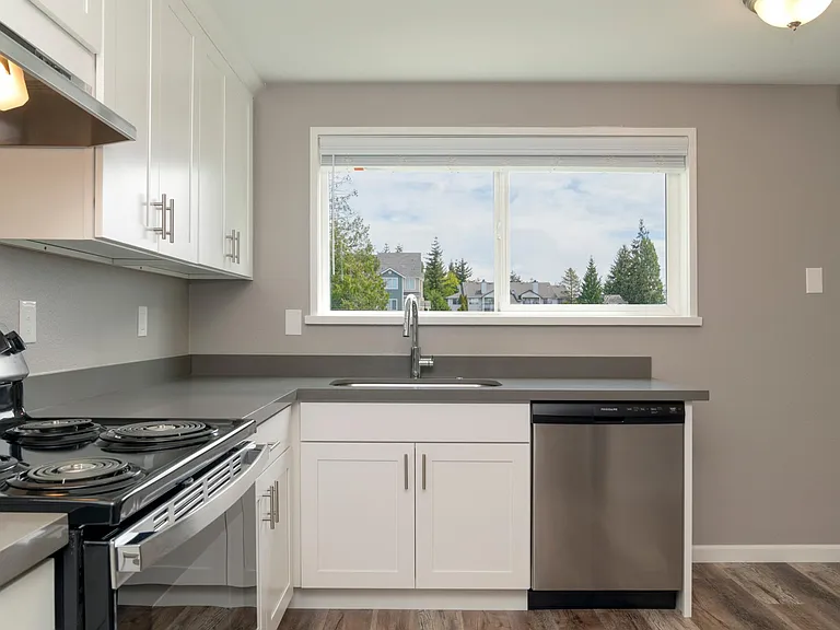 11024 4th Ave SW — Photo 3