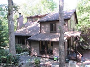 126 W End Dr, Lords Valley, PA 18428