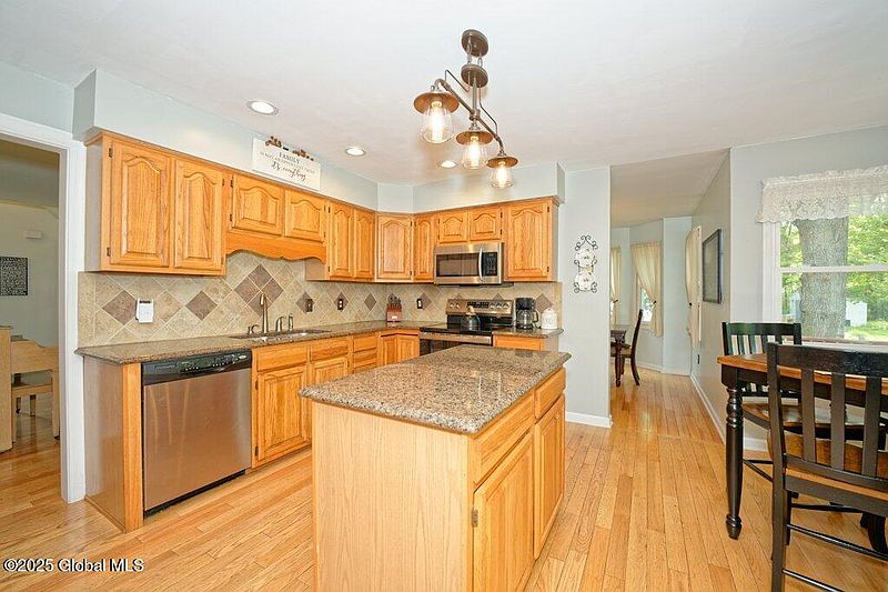 4th image of 31 Dunwoodie Road