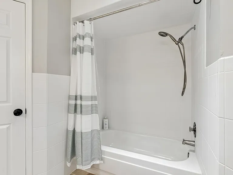 17403 Spicewood Springs Ln — Photo 25