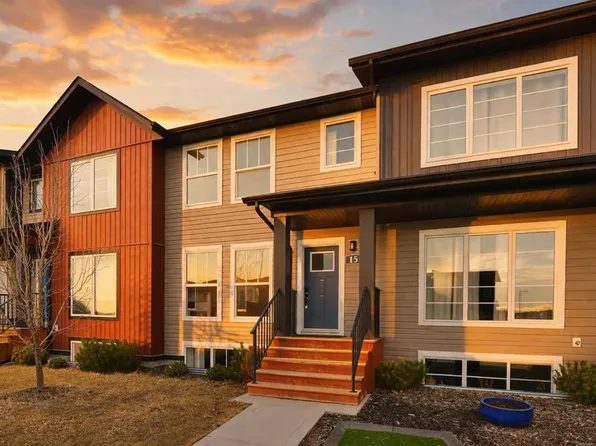 15 W Iron Gate Blvd, Sylvan Lake, AB T4S 0T6