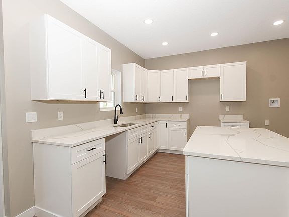 5th image of 302 W Canal St