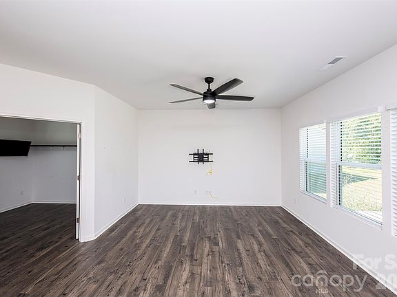 4th image of 105 Charleston Gray Way