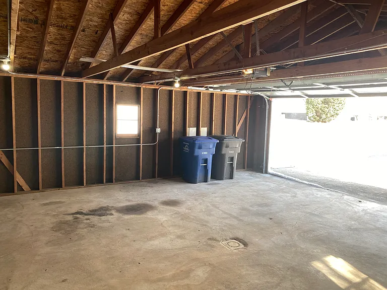 E 32nd Ct — Photo 38