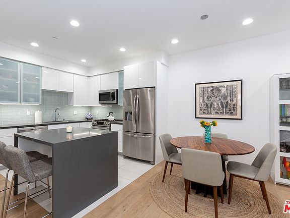 5th image of 4813 Oakwood Ave Unit 102