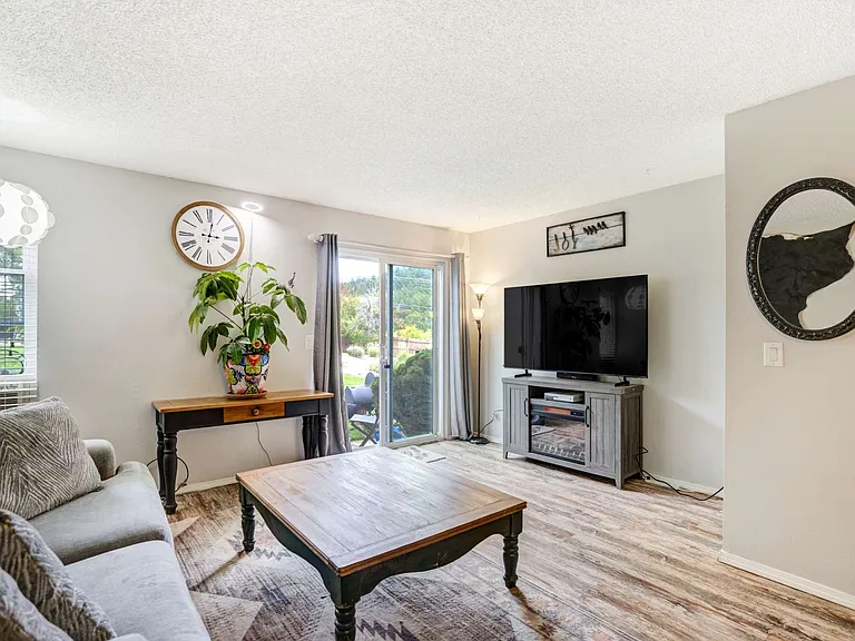 2544 Blazek Loop — Photo 38