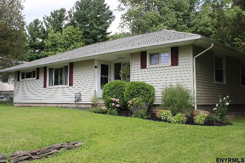 1st image of 17 Belanger Ave
