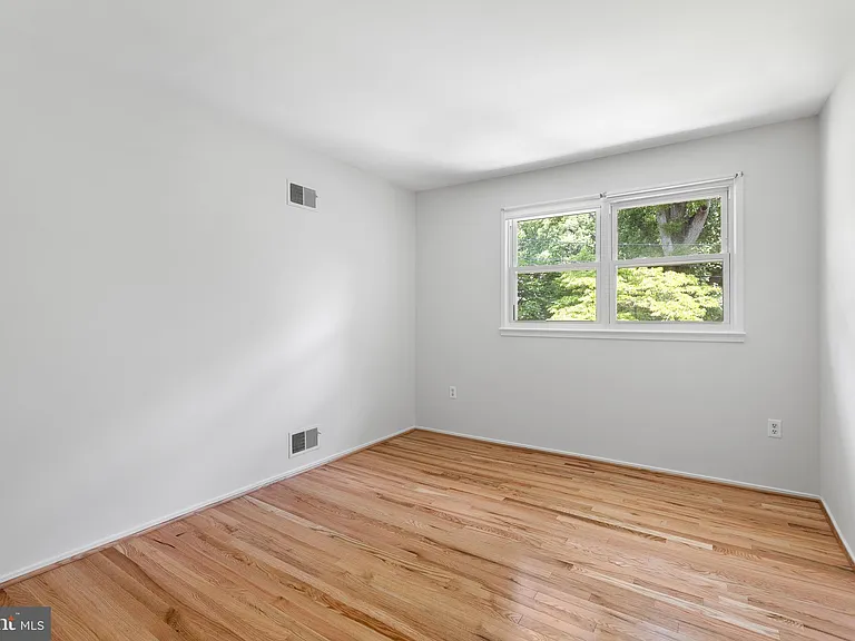 1222 Noyes Dr — Photo 16