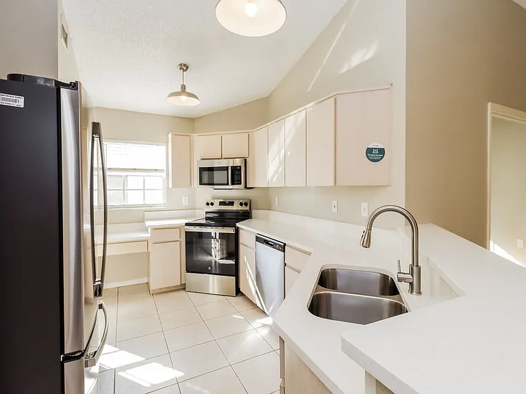 7249 Captiva Cir — Photo 6