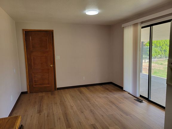 4th image of 4024 Carolina Ave NE