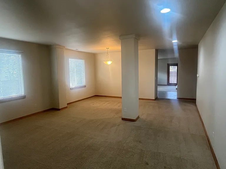 613 N Freemont St — Photo 2