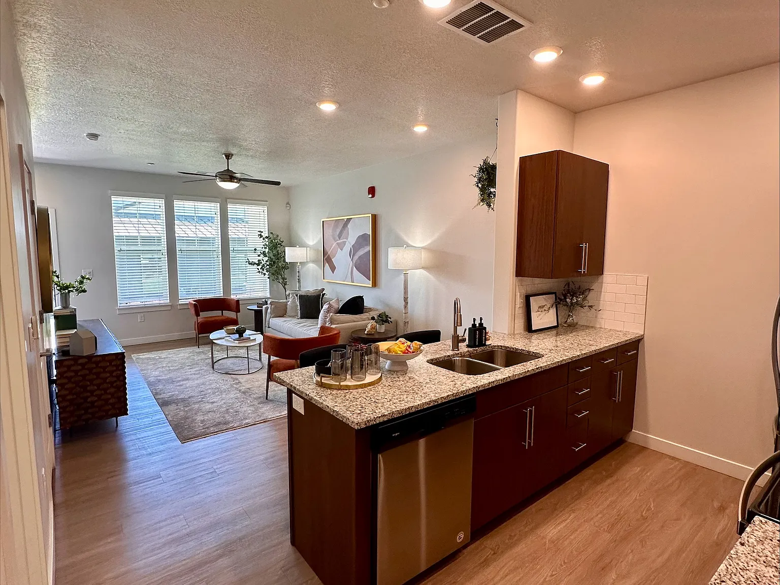 2 bed, 2.5 bath, 1182 sqft, $2,048 — Photo 2