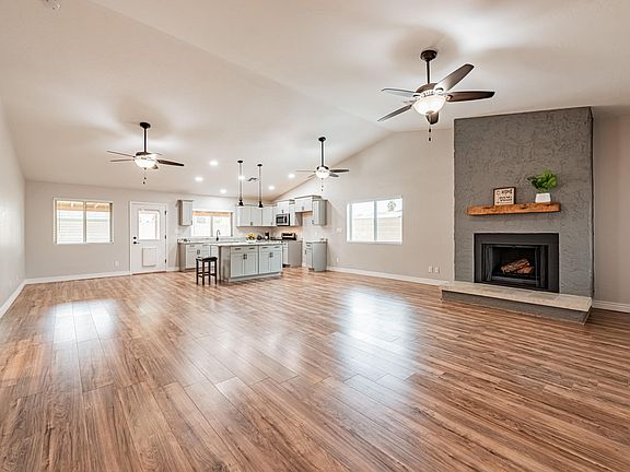 2nd image of 2742 E Larkspur Dr
