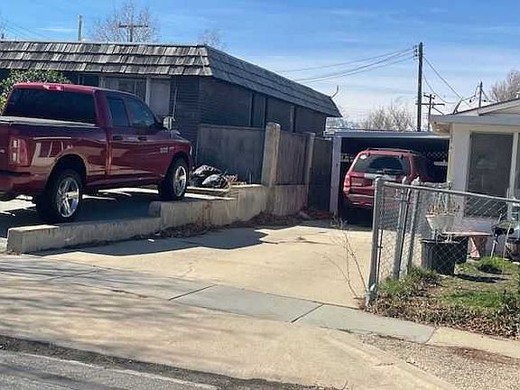 3rd image of 500 Holly Dr