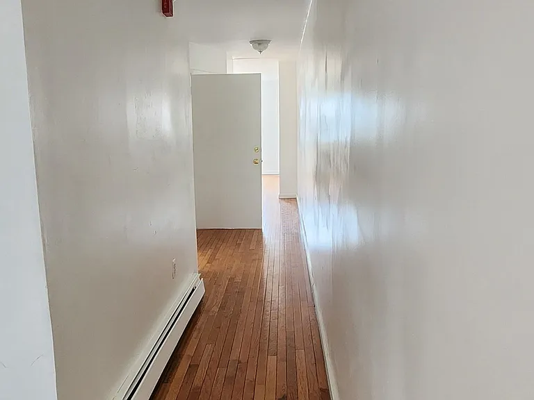 2 bed, 1.0 bath, 1200 sqft, $1,275 — Photo 4