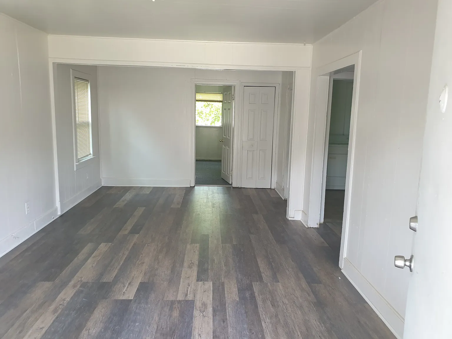 472 Wyoming Ave photo 1