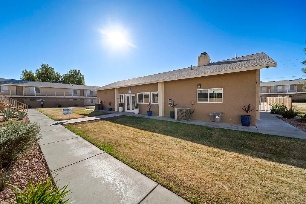 Hesperia Regency — Photo 2