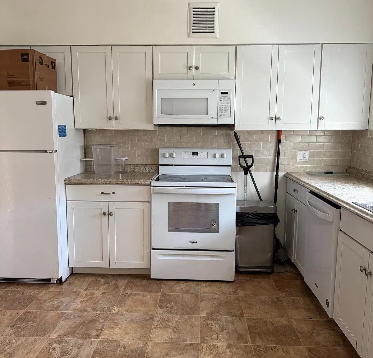 3 bed, $2,850 — Photo 2