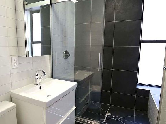 4th image of 216 W 22nd St #4E