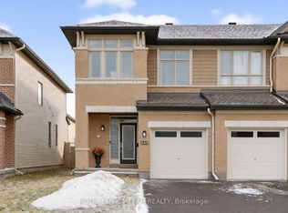 545 Borbridge Ave, Ottawa, ON K4M 0J1