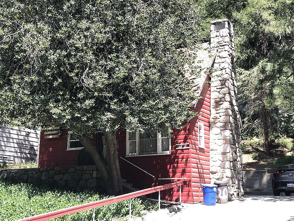 1st image of 820 Community Dr