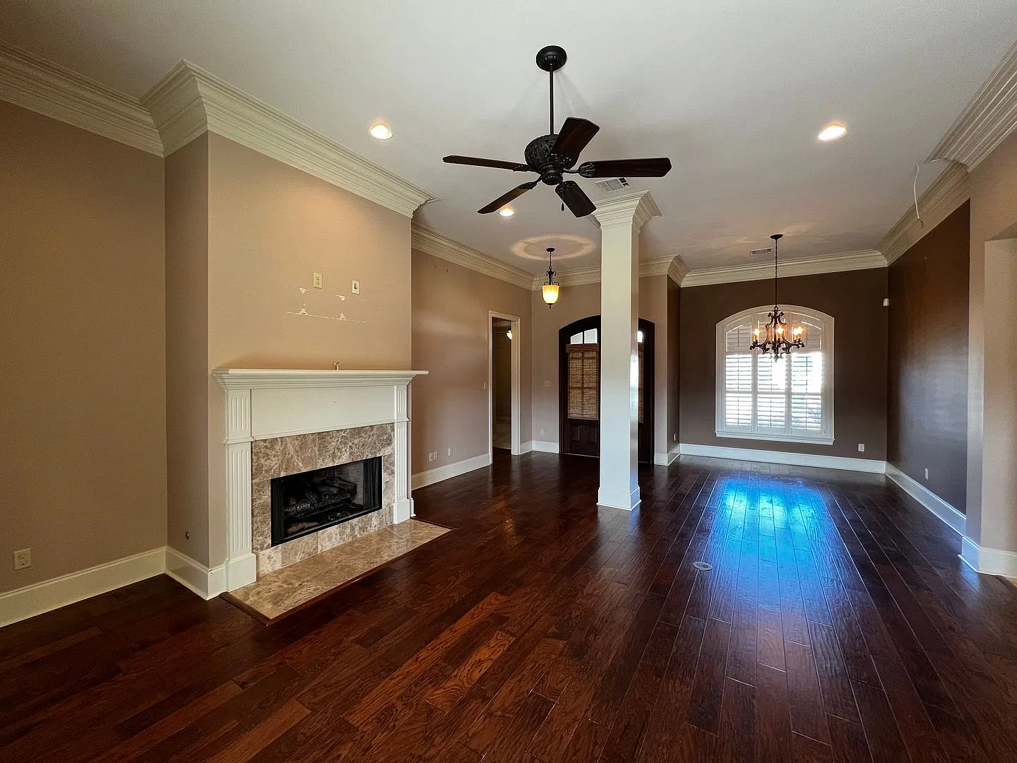 4 Bedroom, 3 Bathroom, Brick Home, Two Car Garage, Fireplace, High Ceilings, Granite Countertops,... — Photo 4