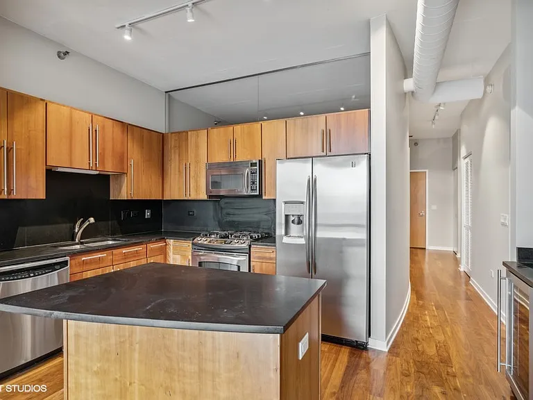 700 N Larrabee St #1711 — Photo 1